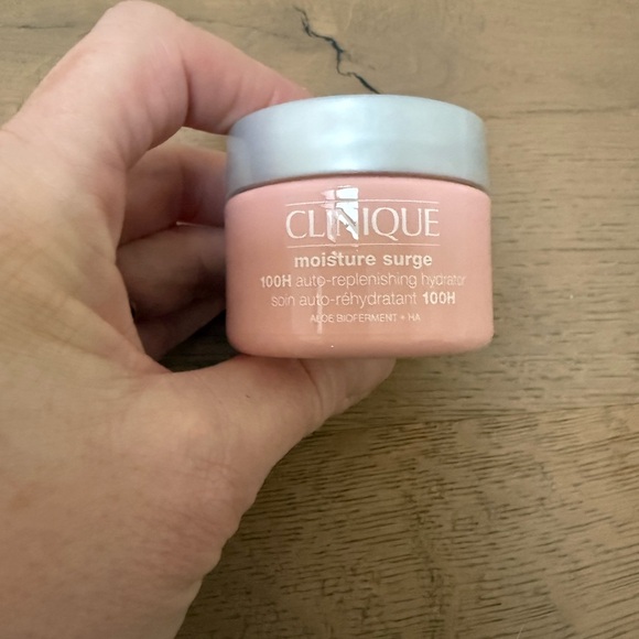 Clinique Other - Clinique Moisture Surge 100H Auto-Replenishing Hydrator - 1oz